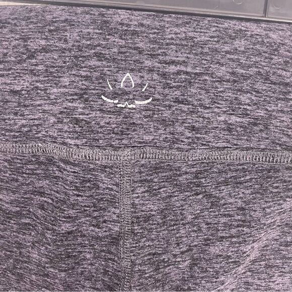 Beyond Yoga Heathered Grey Leggings - Picture 7 of 9